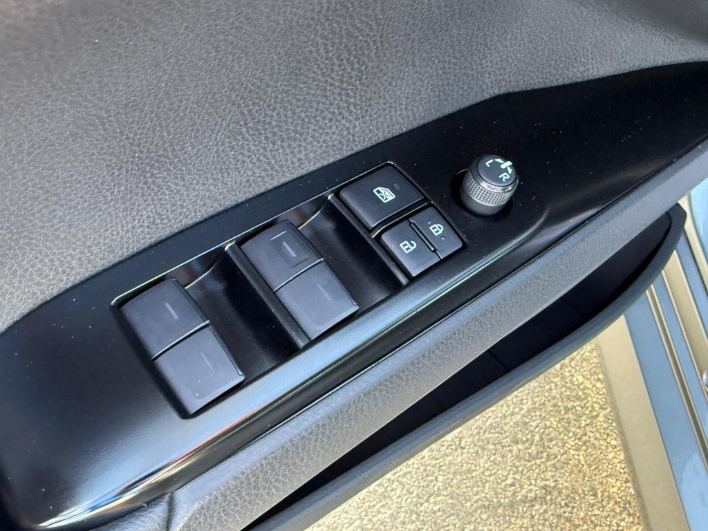 Toyota Camry Vehicle Image 16