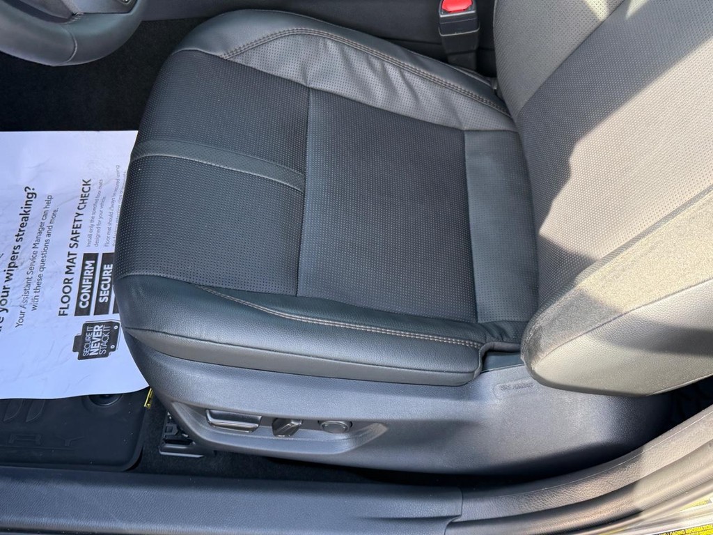 Toyota Camry Vehicle Image 17