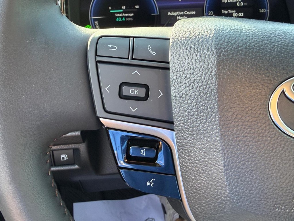 Toyota Camry Vehicle Image 18