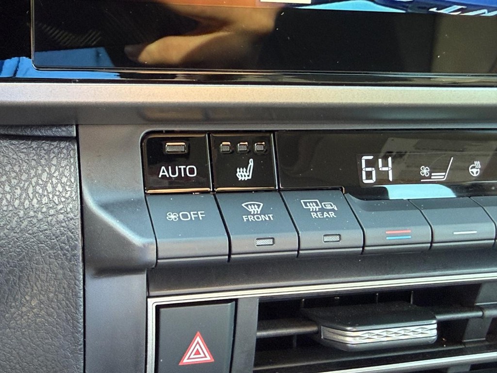 Toyota Camry Vehicle Image 23
