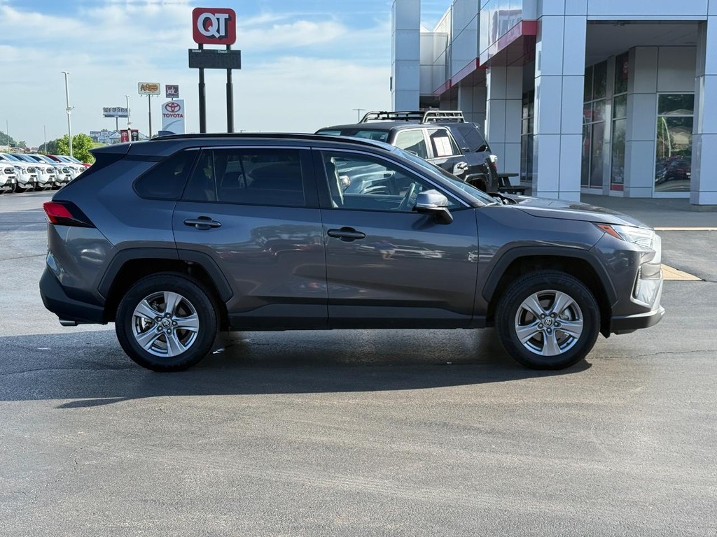 Toyota RAV4 Vehicle Image 2