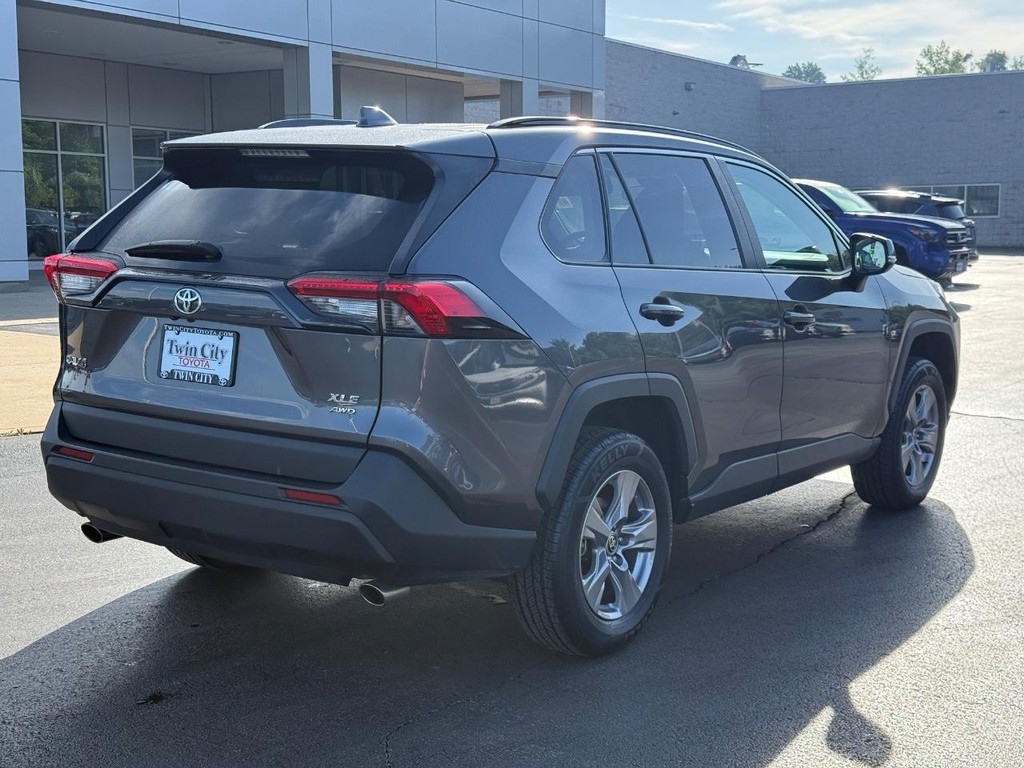 Toyota RAV4 Vehicle Image 3