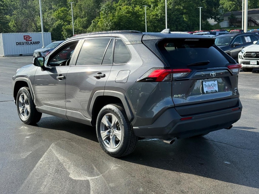 Toyota RAV4 Vehicle Image 7