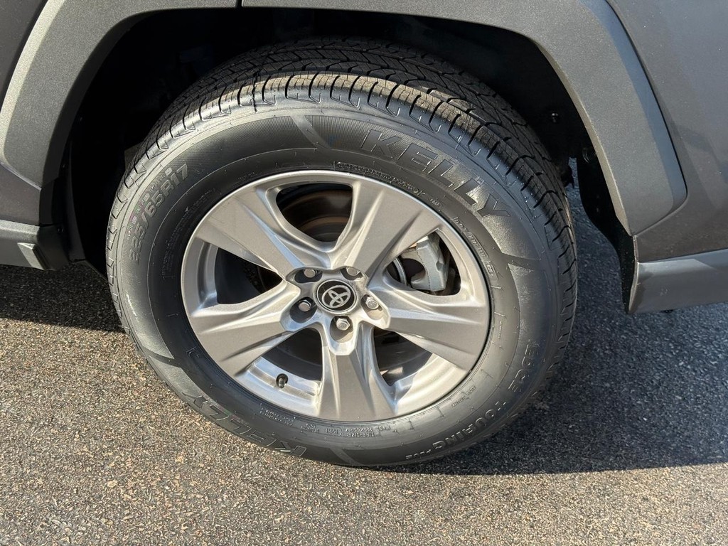 Toyota RAV4 Vehicle Image 8