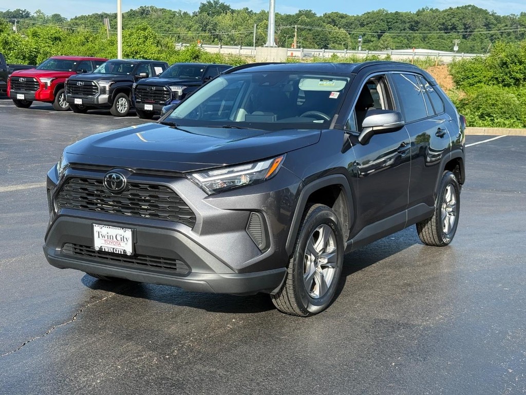 Toyota RAV4 Vehicle Image 9