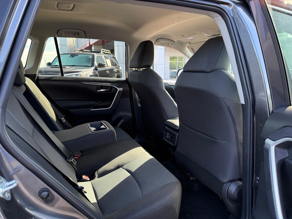 Toyota RAV4 Vehicle Image 11