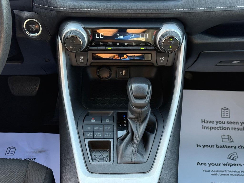 Toyota RAV4 Vehicle Image 15