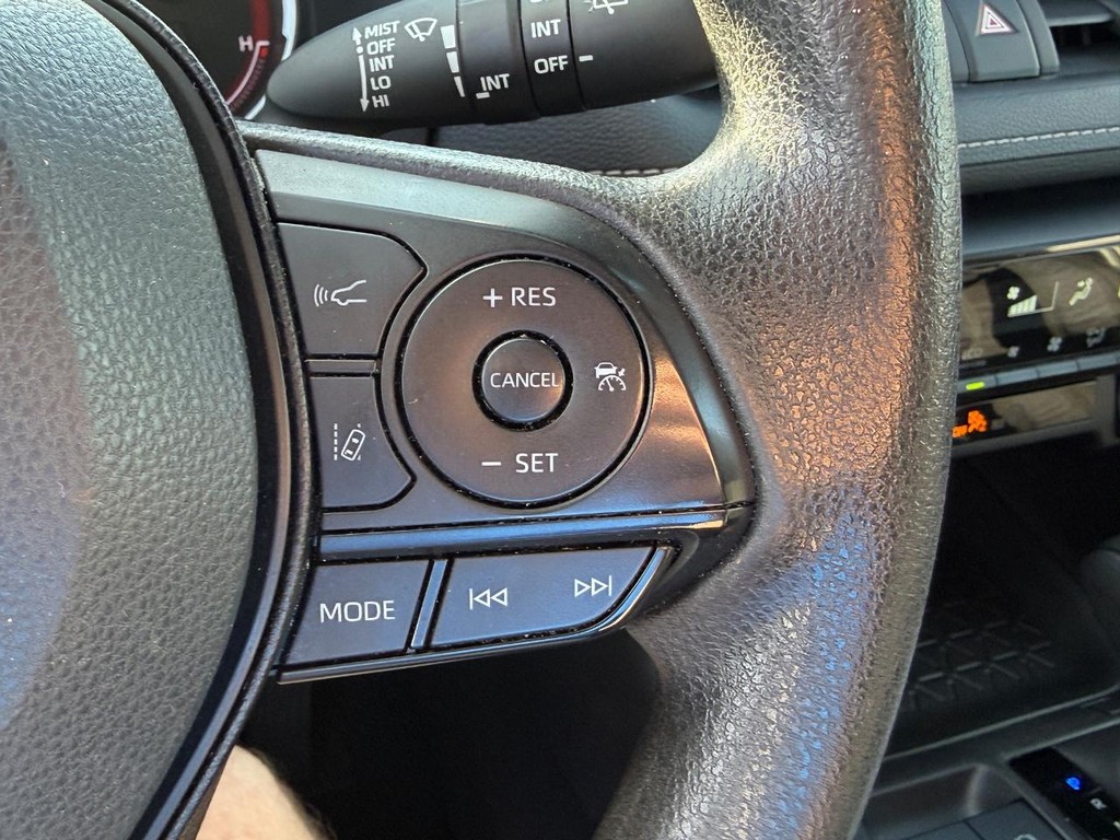 Toyota RAV4 Vehicle Image 19