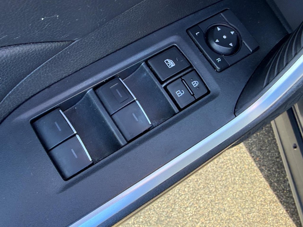 Toyota RAV4 Vehicle Image 23