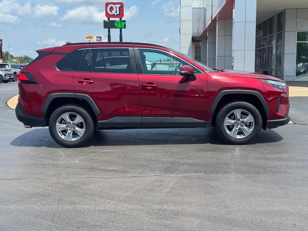 Toyota RAV4 Vehicle Image 2