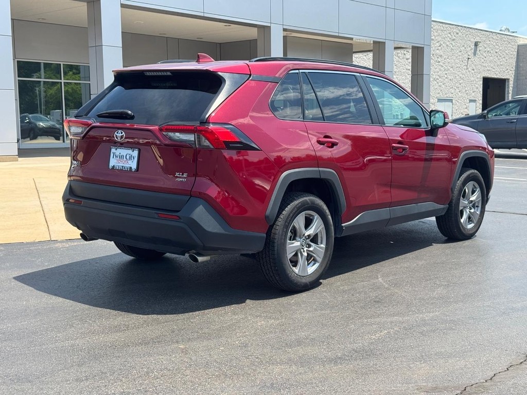 Toyota RAV4 Vehicle Image 3