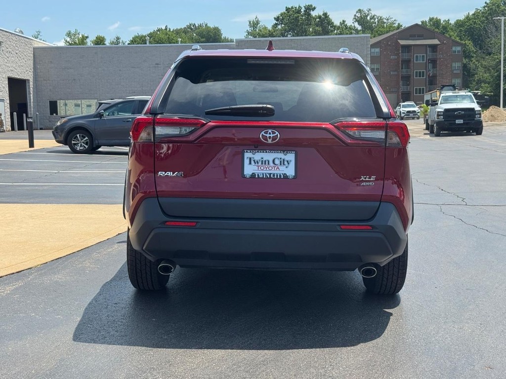 Toyota RAV4 Vehicle Image 4