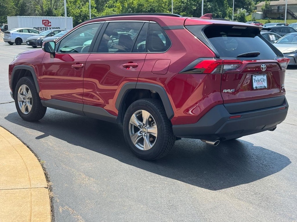 Toyota RAV4 Vehicle Image 6