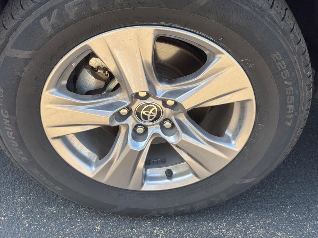 Toyota RAV4 Vehicle Image 7