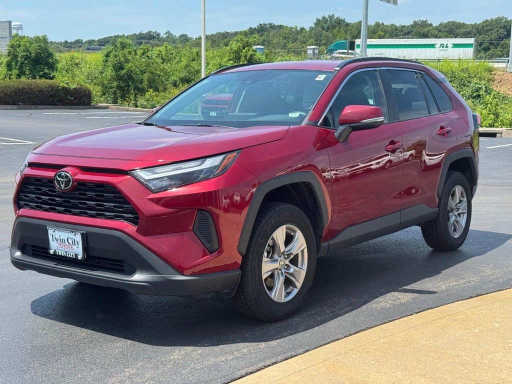 Toyota RAV4 Vehicle Image 8