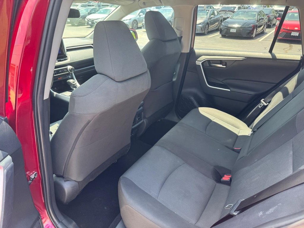 Toyota RAV4 Vehicle Image 10