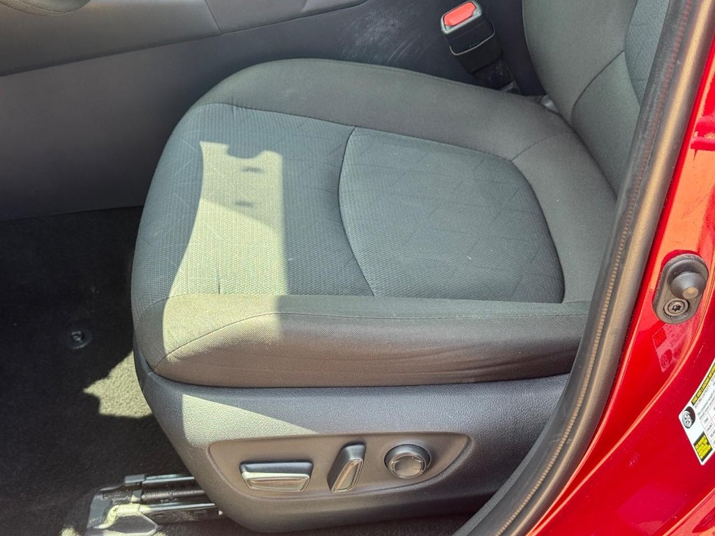 Toyota RAV4 Vehicle Image 17