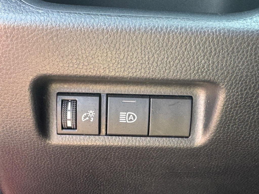 Toyota RAV4 Vehicle Image 18