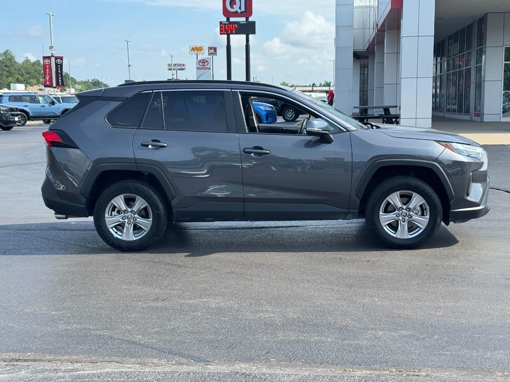Toyota RAV4 Vehicle Image 2