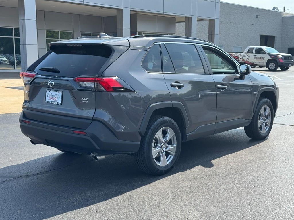 Toyota RAV4 Vehicle Image 3