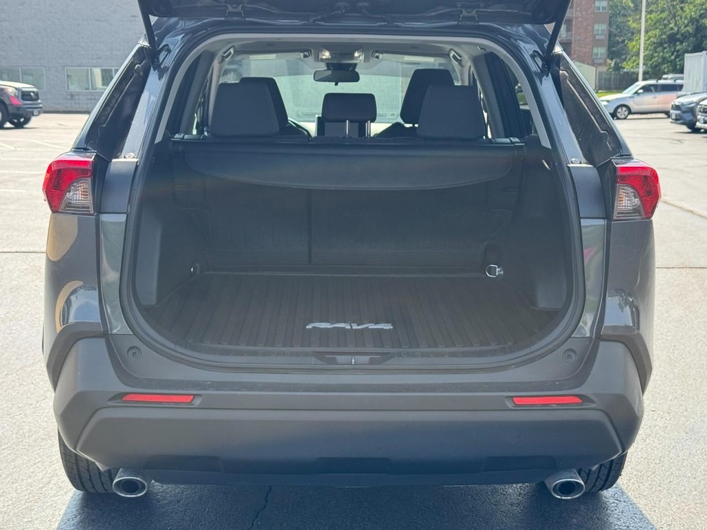 Toyota RAV4 Vehicle Image 5