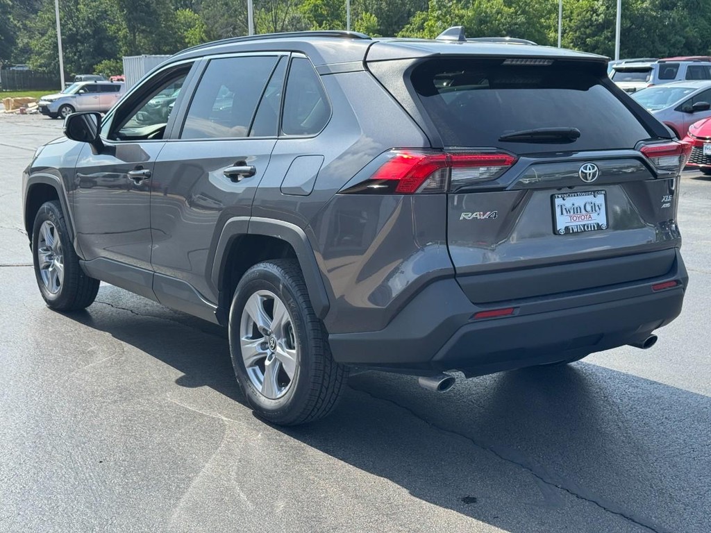 Toyota RAV4 Vehicle Image 7
