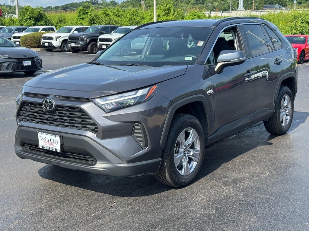 Toyota RAV4 Vehicle Image 9