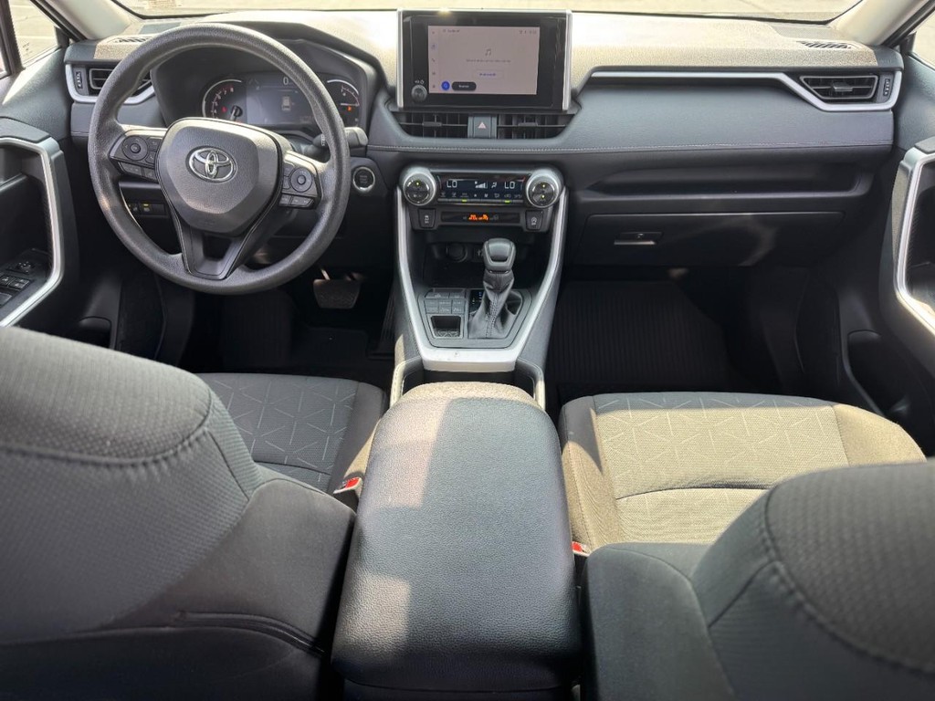 Toyota RAV4 Vehicle Image 12
