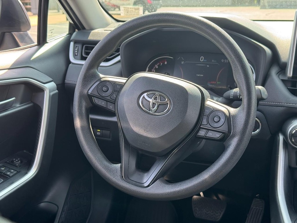 Toyota RAV4 Vehicle Image 13