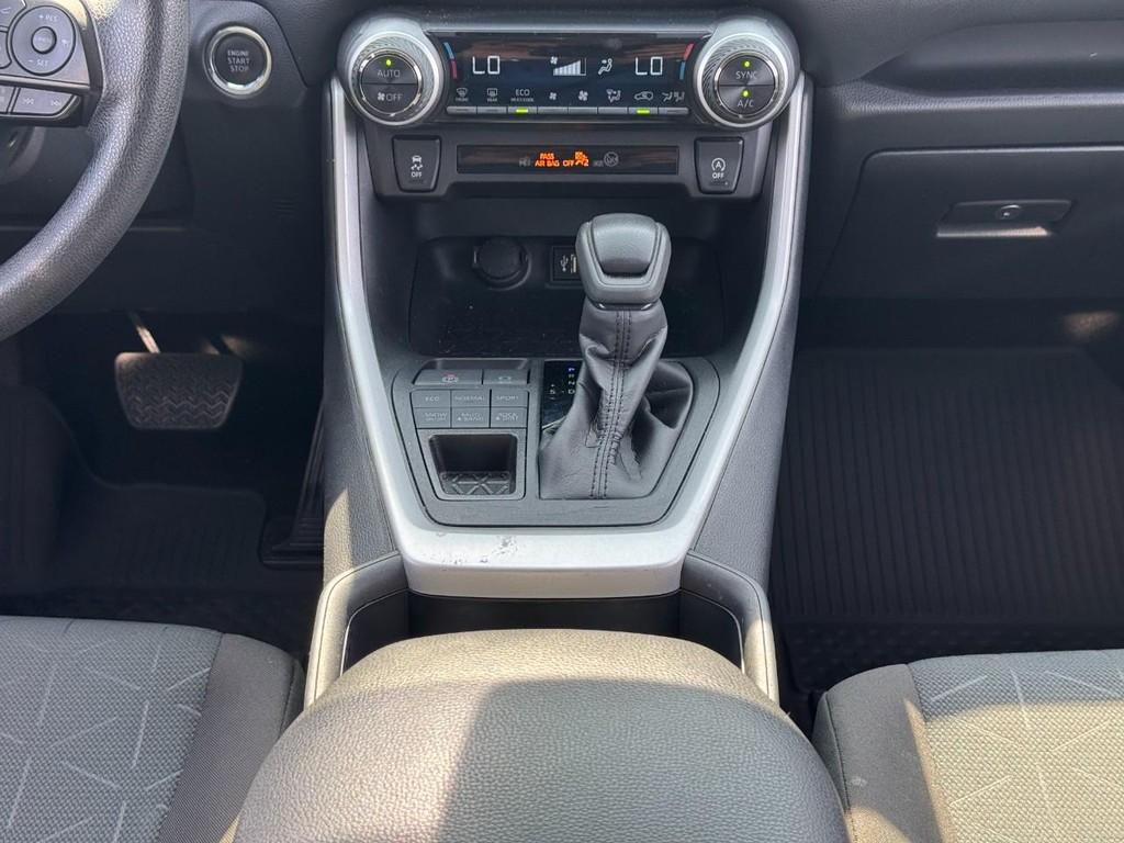 Toyota RAV4 Vehicle Image 15