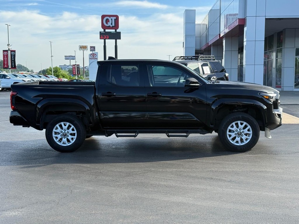 Toyota Tacoma 4WD Vehicle Image 2
