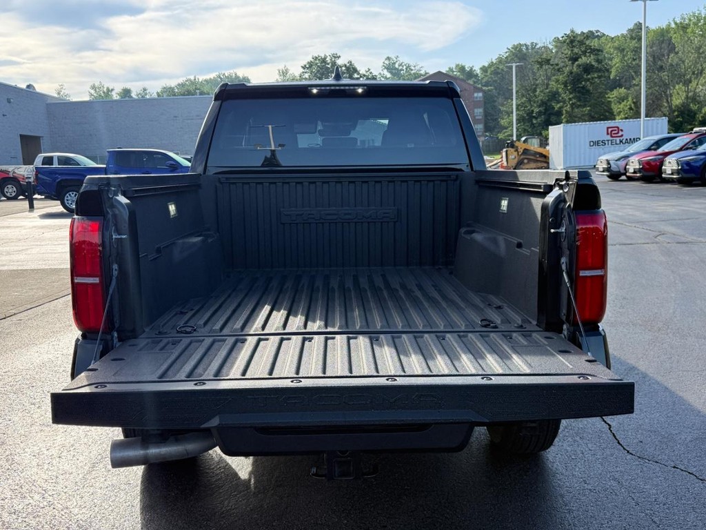 Toyota Tacoma 4WD Vehicle Image 4