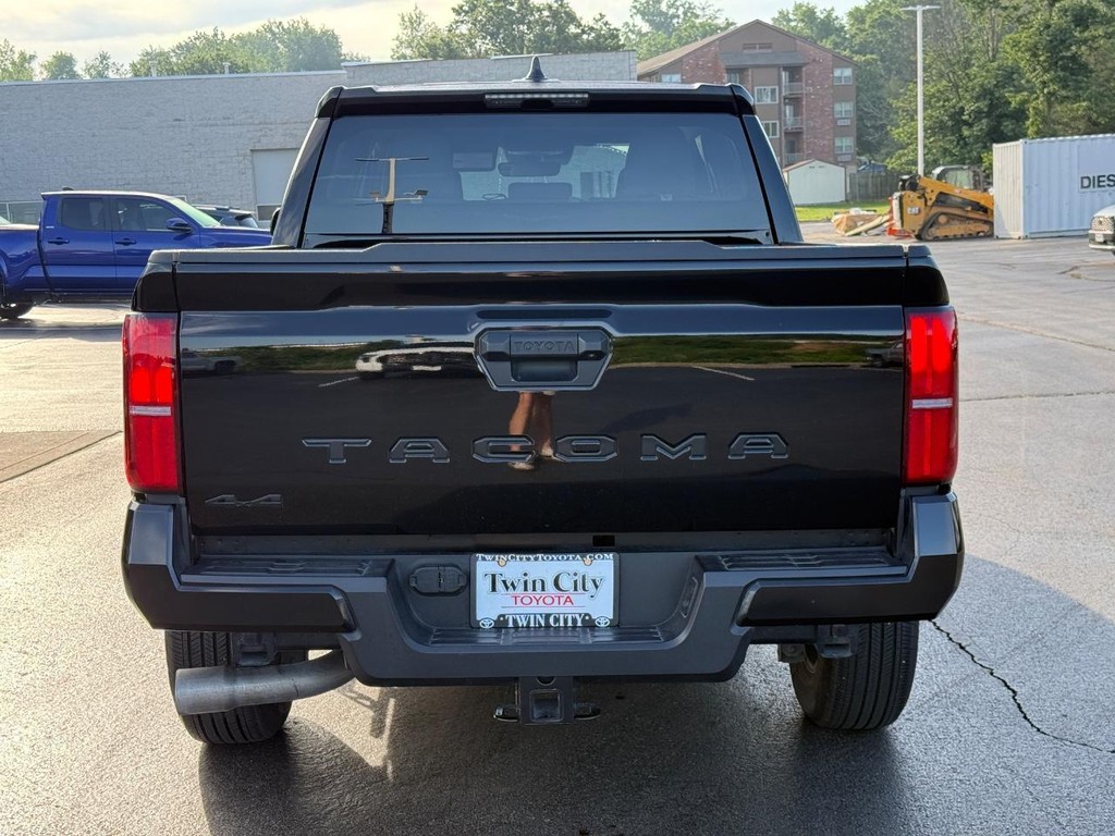 Toyota Tacoma 4WD Vehicle Image 5