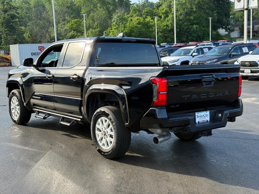 Toyota Tacoma 4WD Vehicle Image 6
