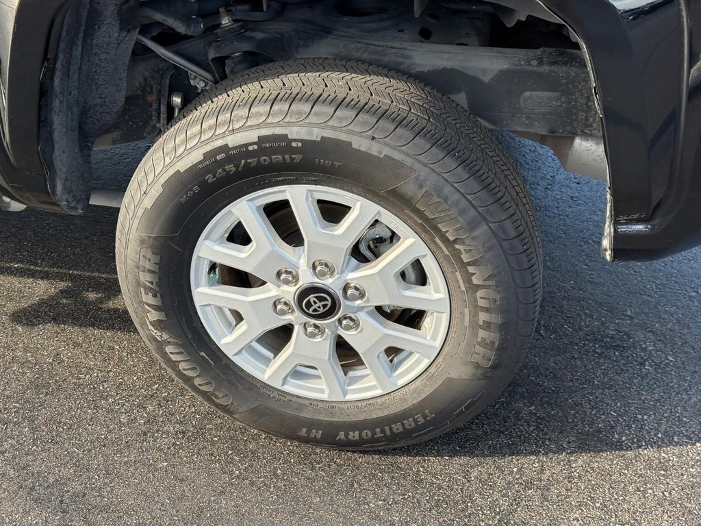 Toyota Tacoma 4WD Vehicle Image 7