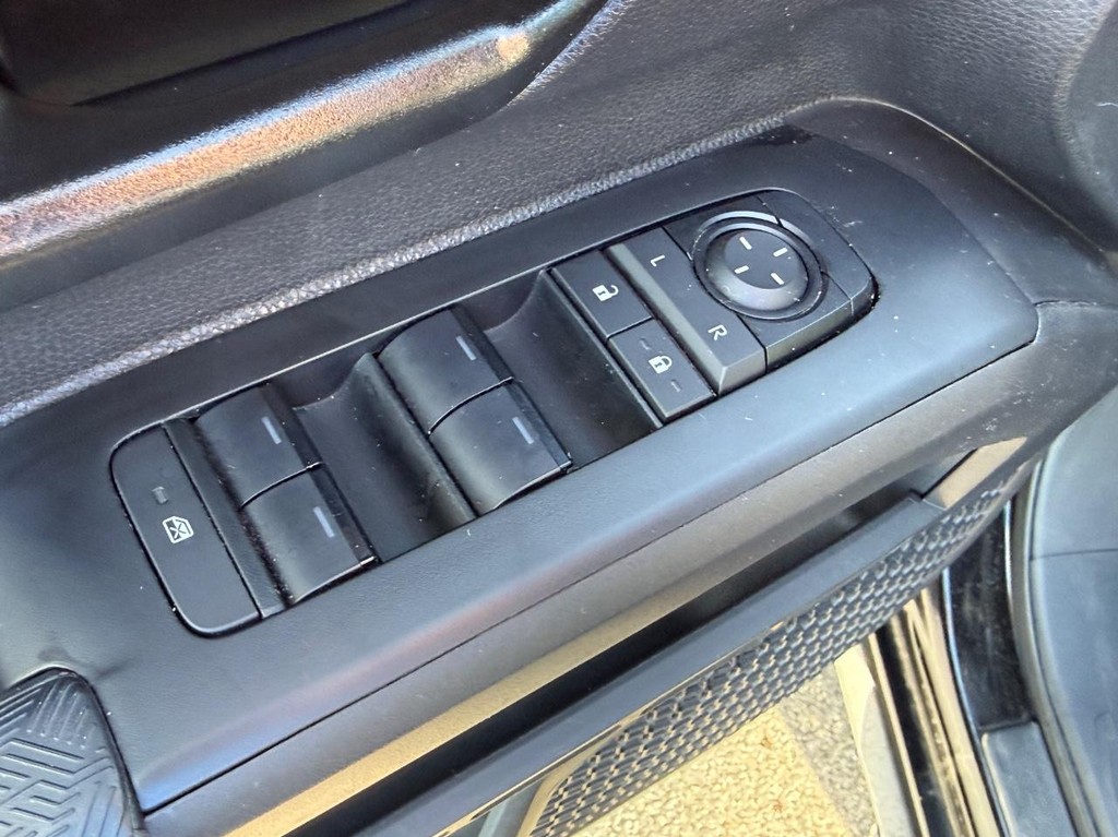 Toyota Tacoma 4WD Vehicle Image 16