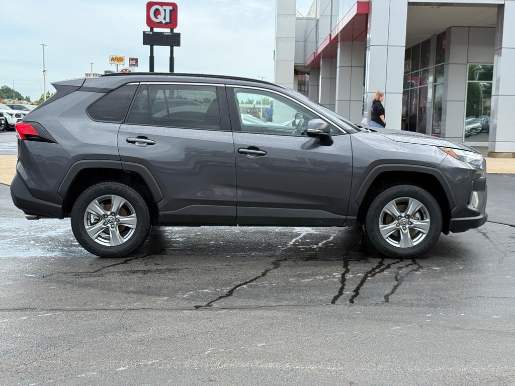 Toyota RAV4 Vehicle Image 2