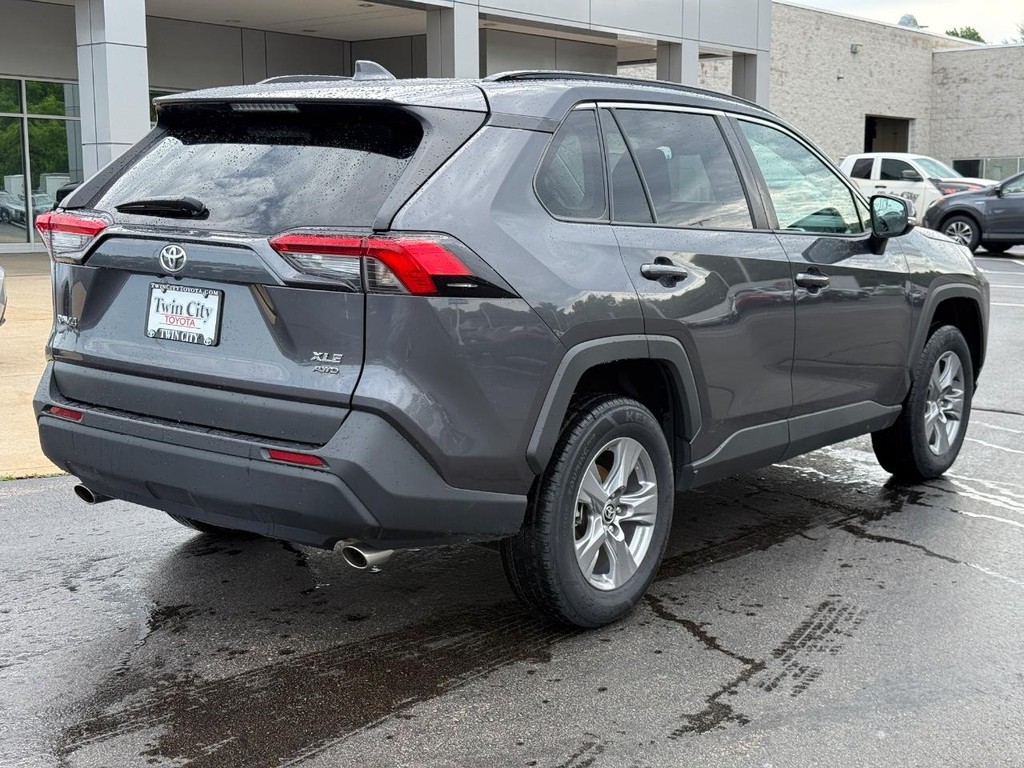Toyota RAV4 Vehicle Image 3