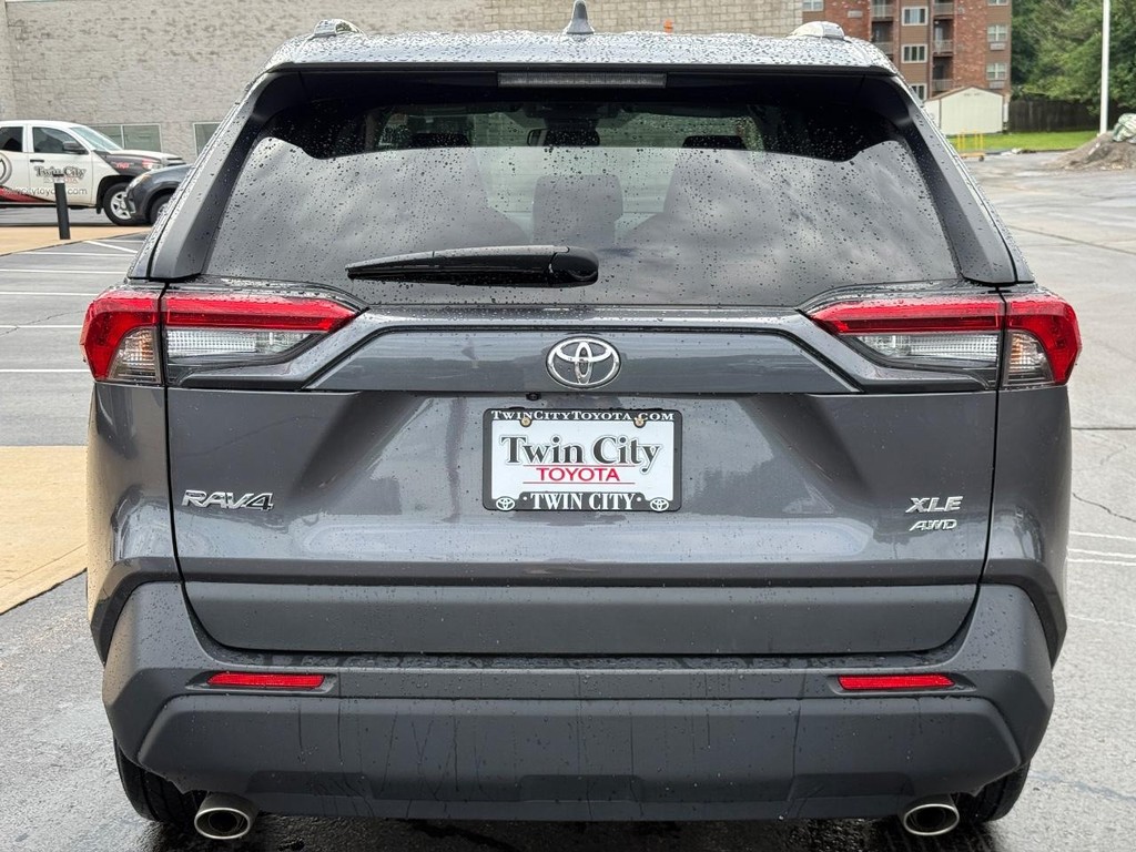 Toyota RAV4 Vehicle Image 5