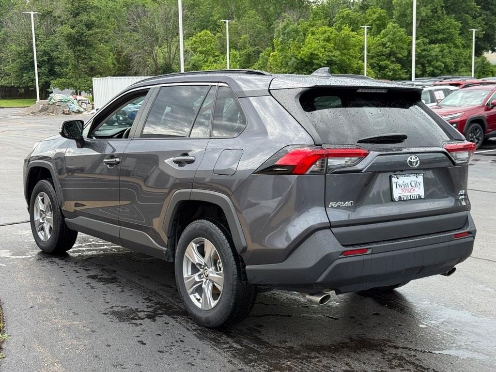 Toyota RAV4 Vehicle Image 7