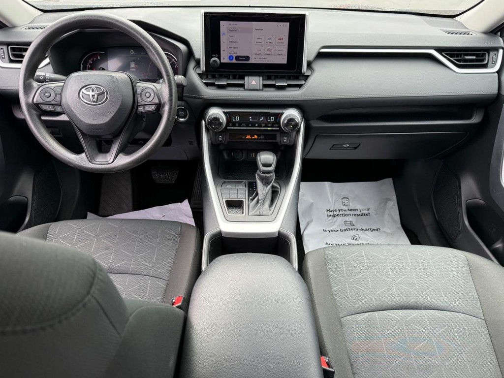 Toyota RAV4 Vehicle Image 12