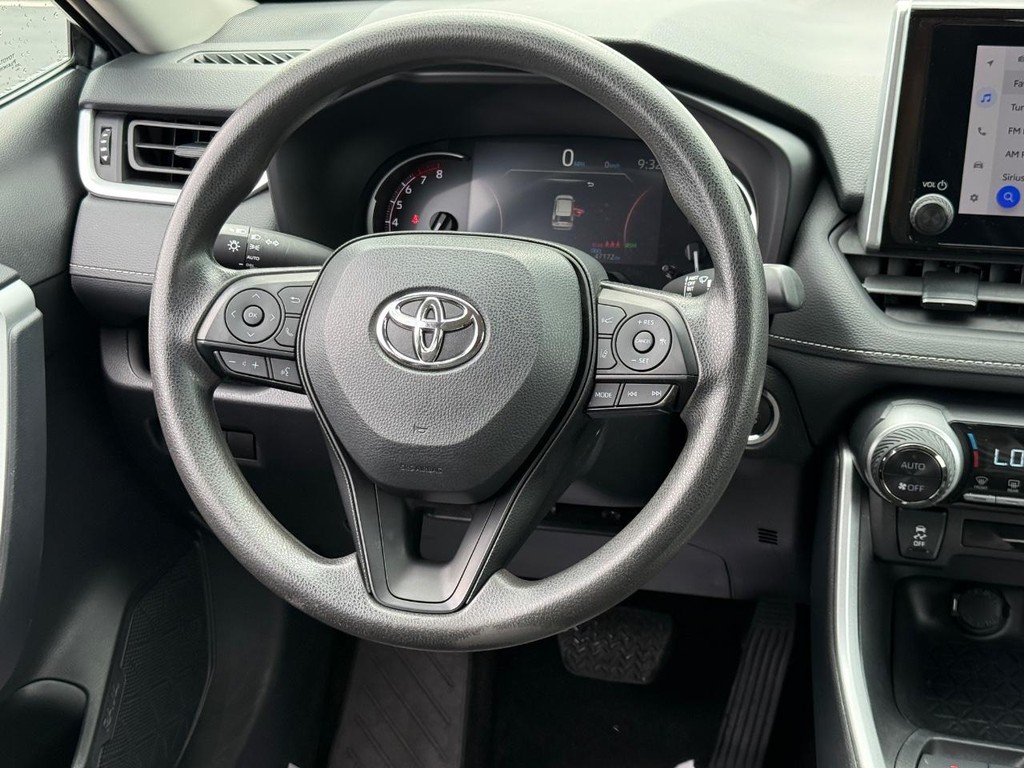 Toyota RAV4 Vehicle Image 13
