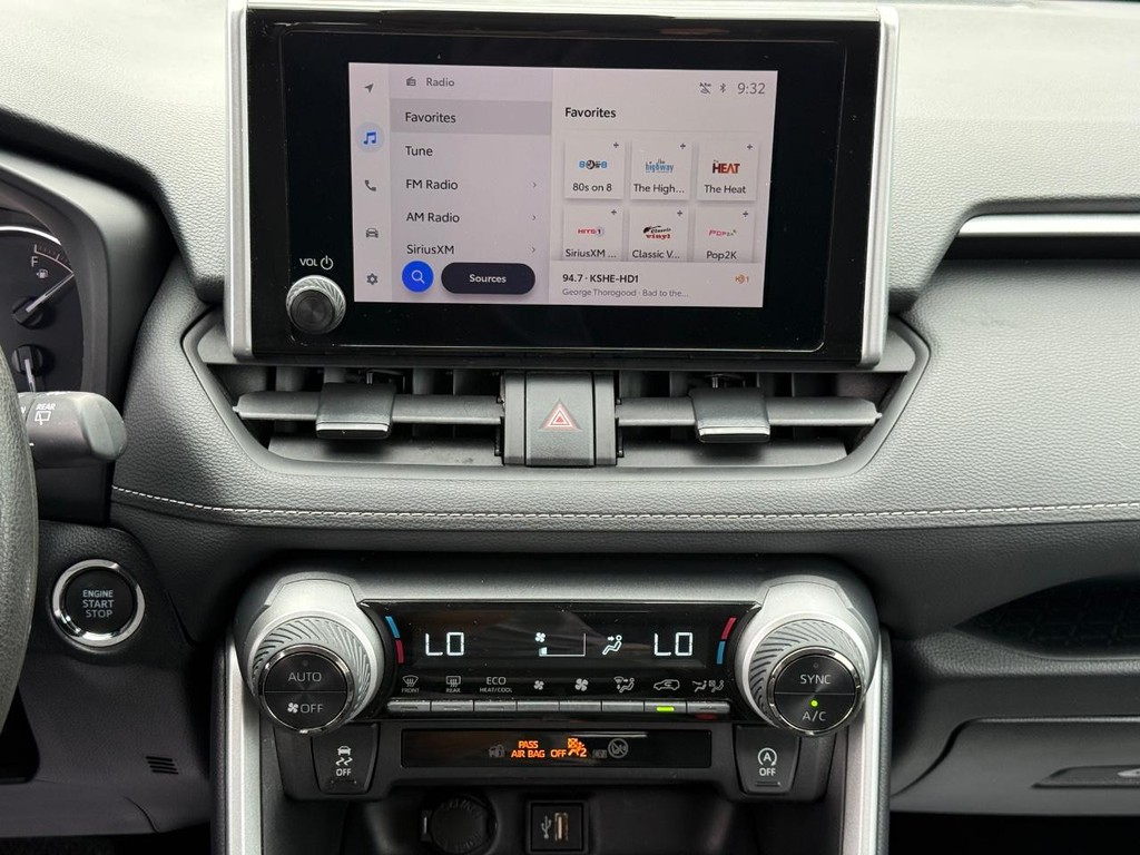 Toyota RAV4 Vehicle Image 14