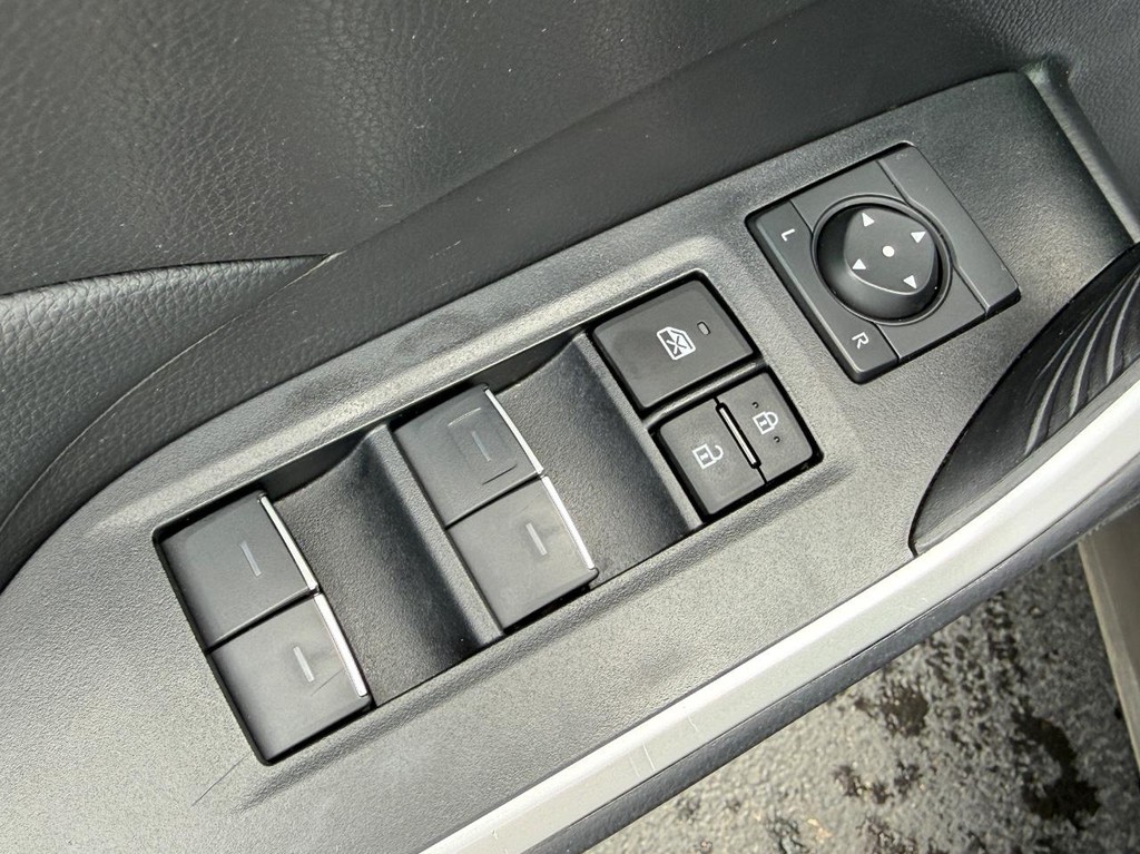 Toyota RAV4 Vehicle Image 16