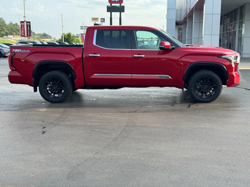 Toyota Tundra 4WD Vehicle Image 2