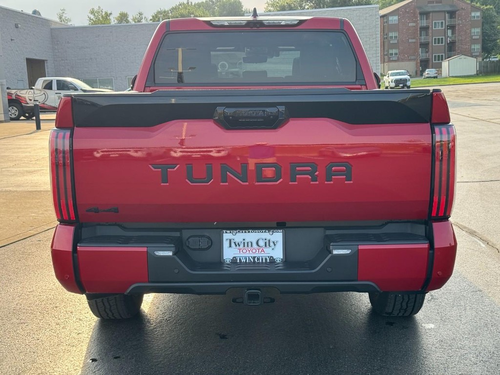 Toyota Tundra 4WD Vehicle Image 4