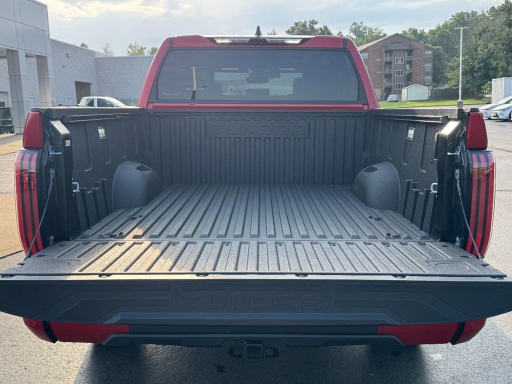 Toyota Tundra 4WD Vehicle Image 5