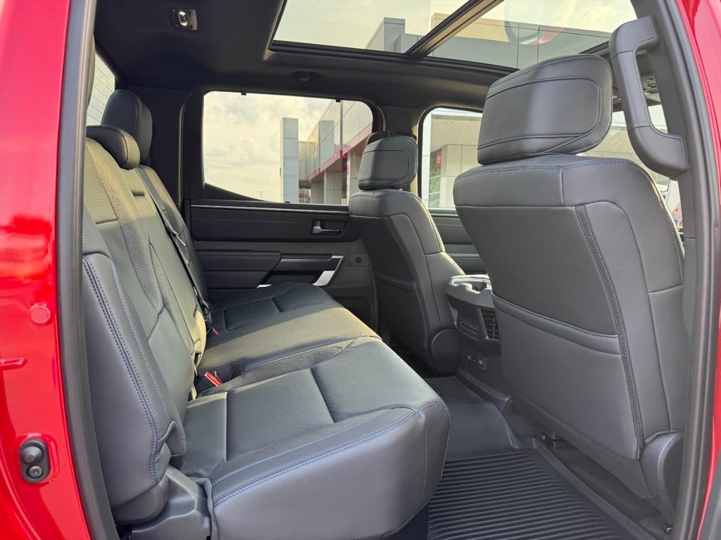 Toyota Tundra 4WD Vehicle Image 12