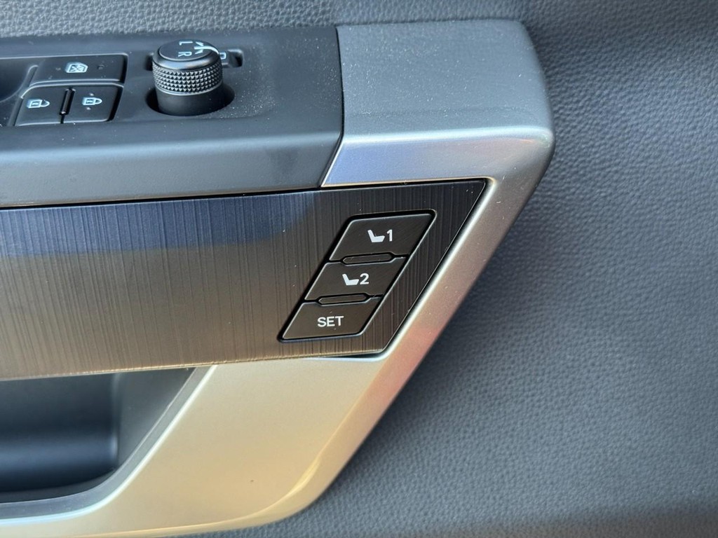 Toyota Tundra 4WD Vehicle Image 19