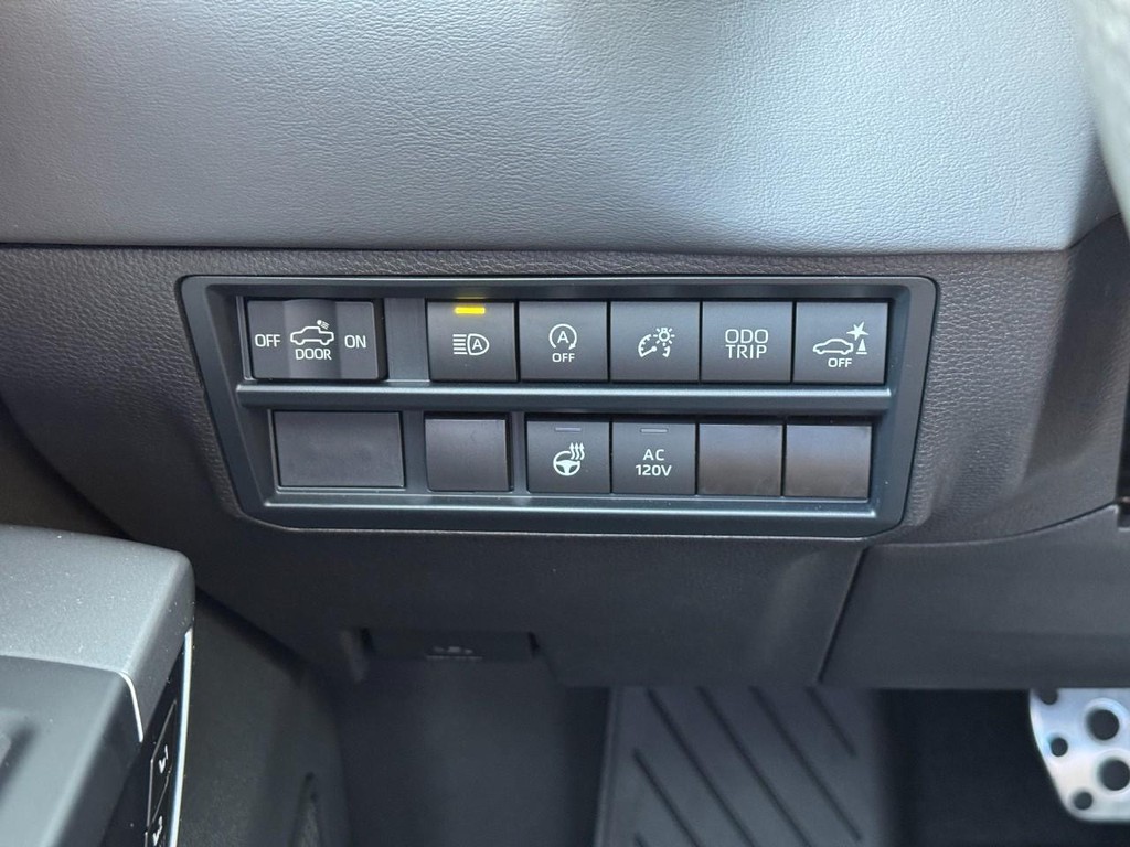 Toyota Tundra 4WD Vehicle Image 21